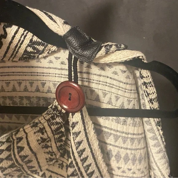 Cape/Poncho - Picture 5 of 5